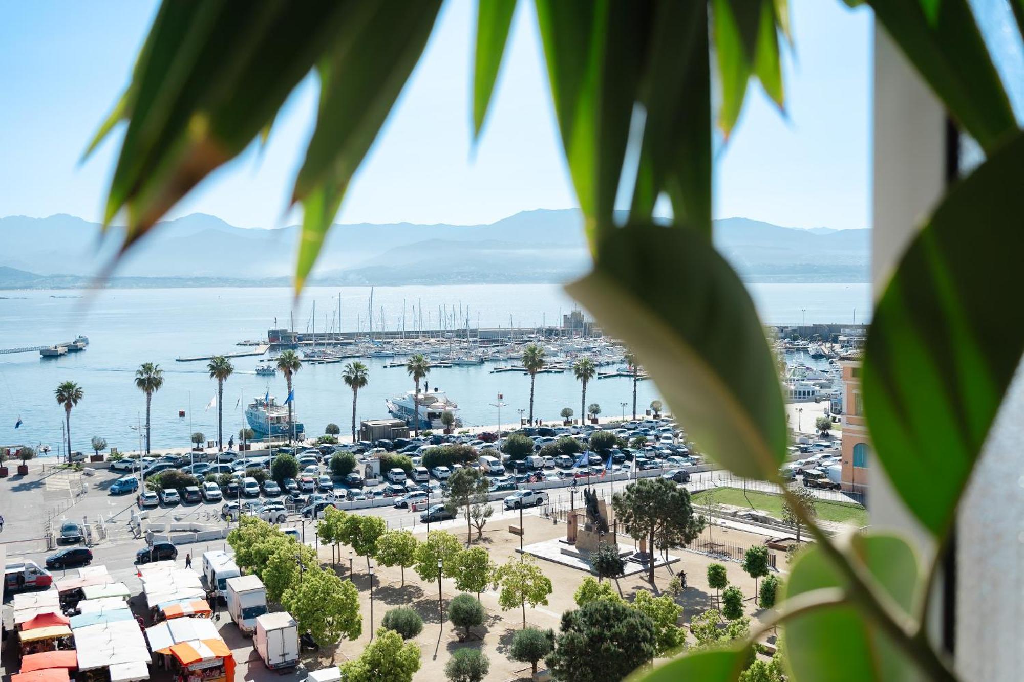 Hotel Du Golfe อฌักซิโอ้ ภายนอก รูปภาพ